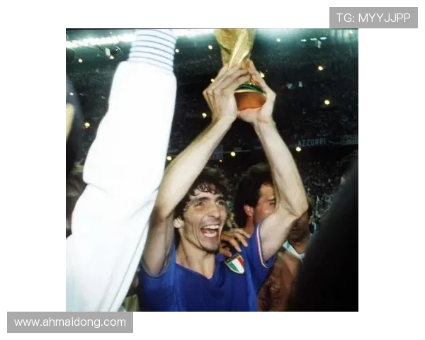 足球明星的辉煌人生与赛场传奇：从少年梦想到全球偶像的成长之路